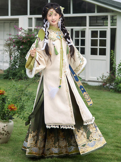 Cangshan Dusk Snow 苍山暮雪 - Cloud Collar & Mamianqun Ming Dynasty Hanfu Set