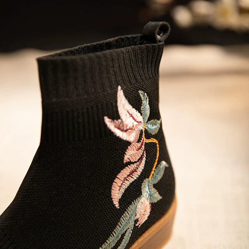Lotus – Embroidered Chinese Hanfu Boots