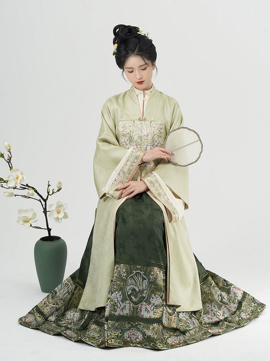 West Lake 西池 - Robe & Mamianqun Ming Dynasty Hanfu Set (Preorder)