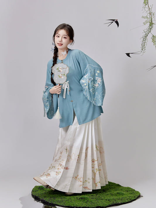 Yingshi 莺时 - Round Collar Top & Mamianqun Ming Dynasty Hanfu Set