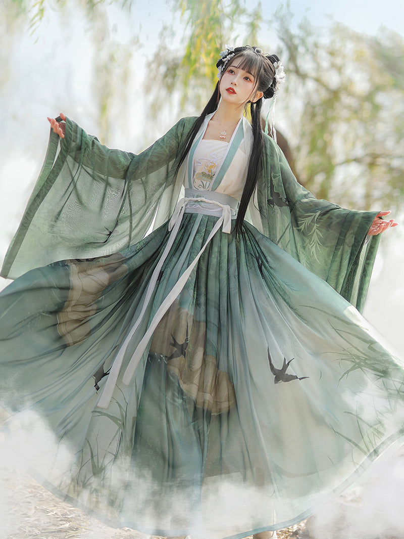 Swallow Flight 燕双飞 - Song Dynasty Style Qiyao Ruqun Hanfu