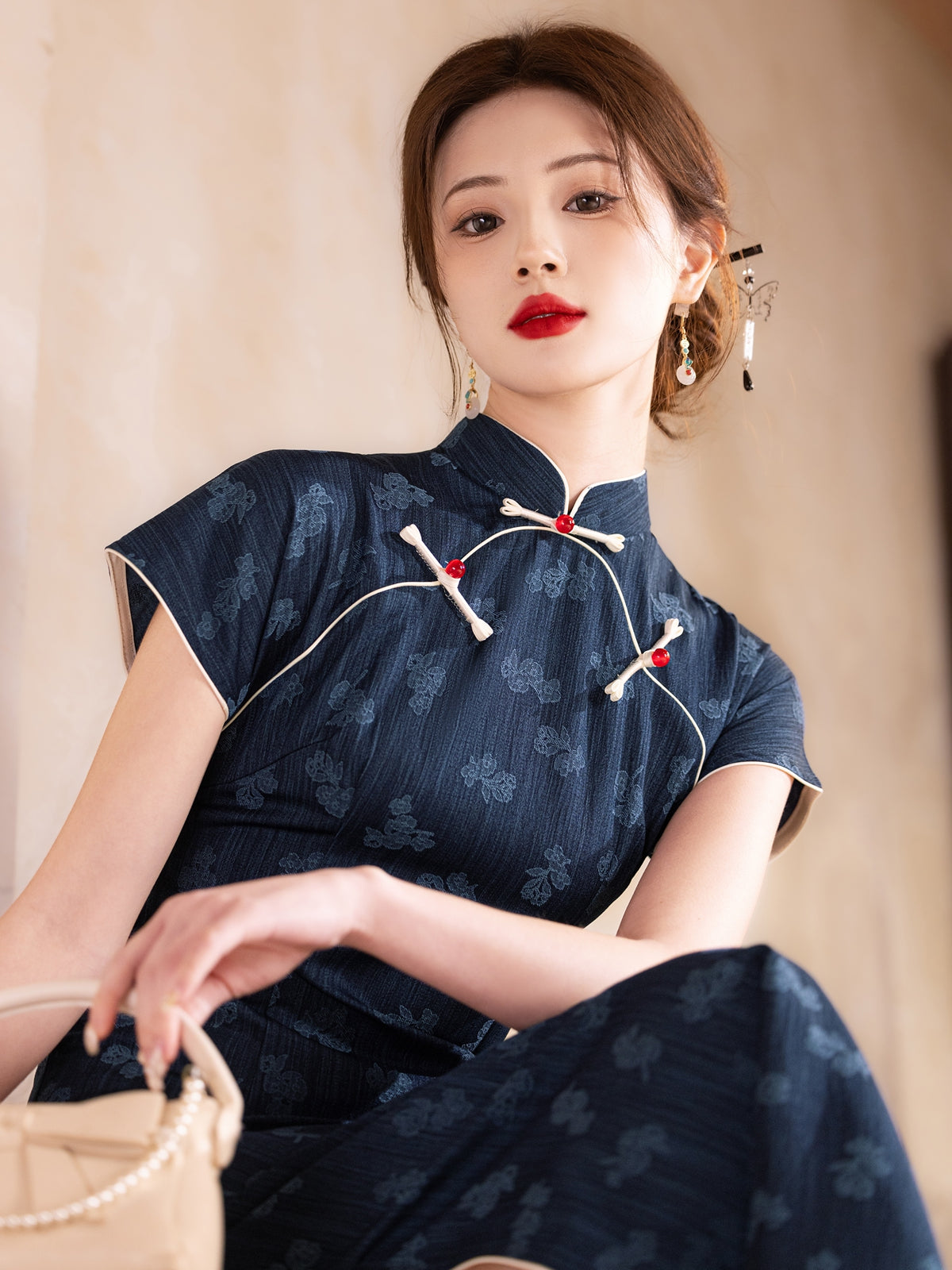 Years of Agarwood 岁月沉香 - Short Sleeve Old Shanghai Retro Style Navy Cheongsam