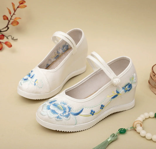 Lily - Embroidered Chinese Hanfu Shoes