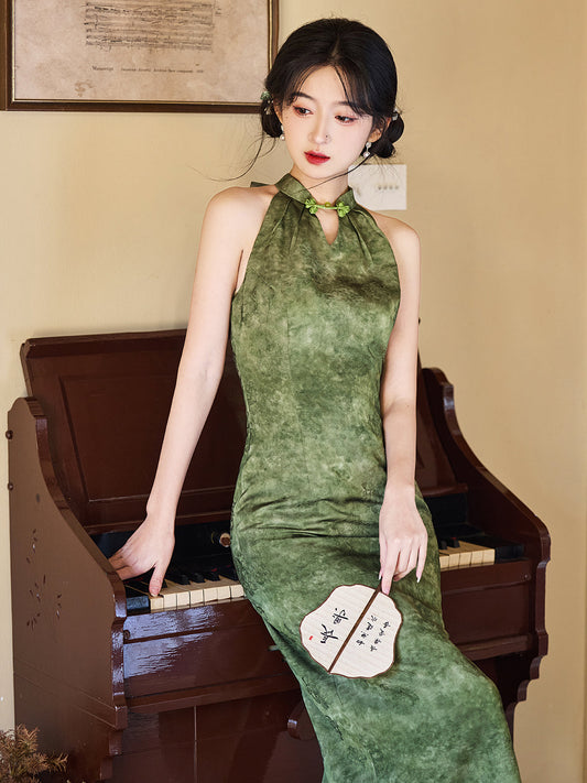 Brocade Dream 浅绿锦梦 - Halter Neck Satin Midi Green Cheongsam
