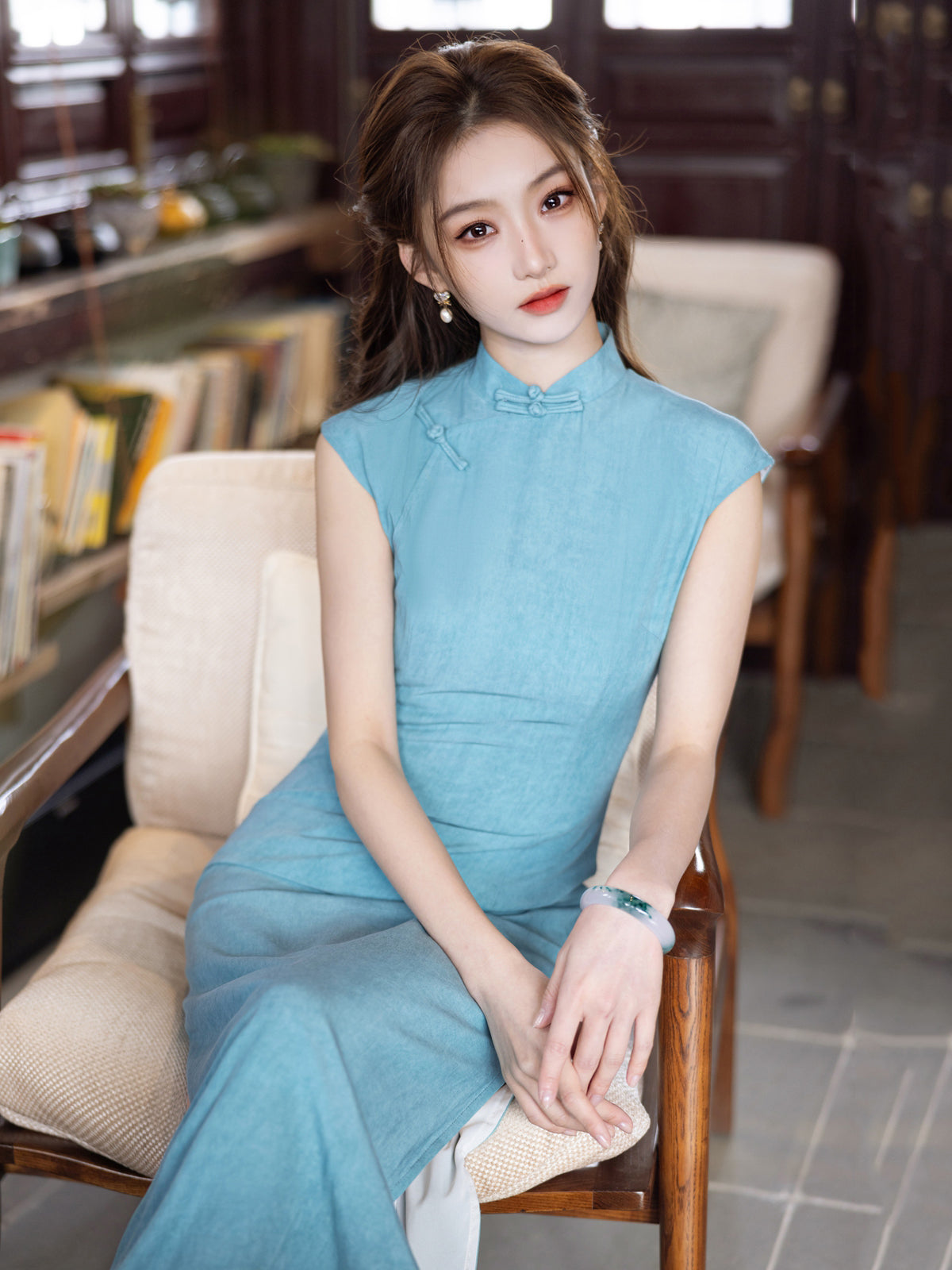 Lake - Sleeveless Vintage Blue Cheongsam