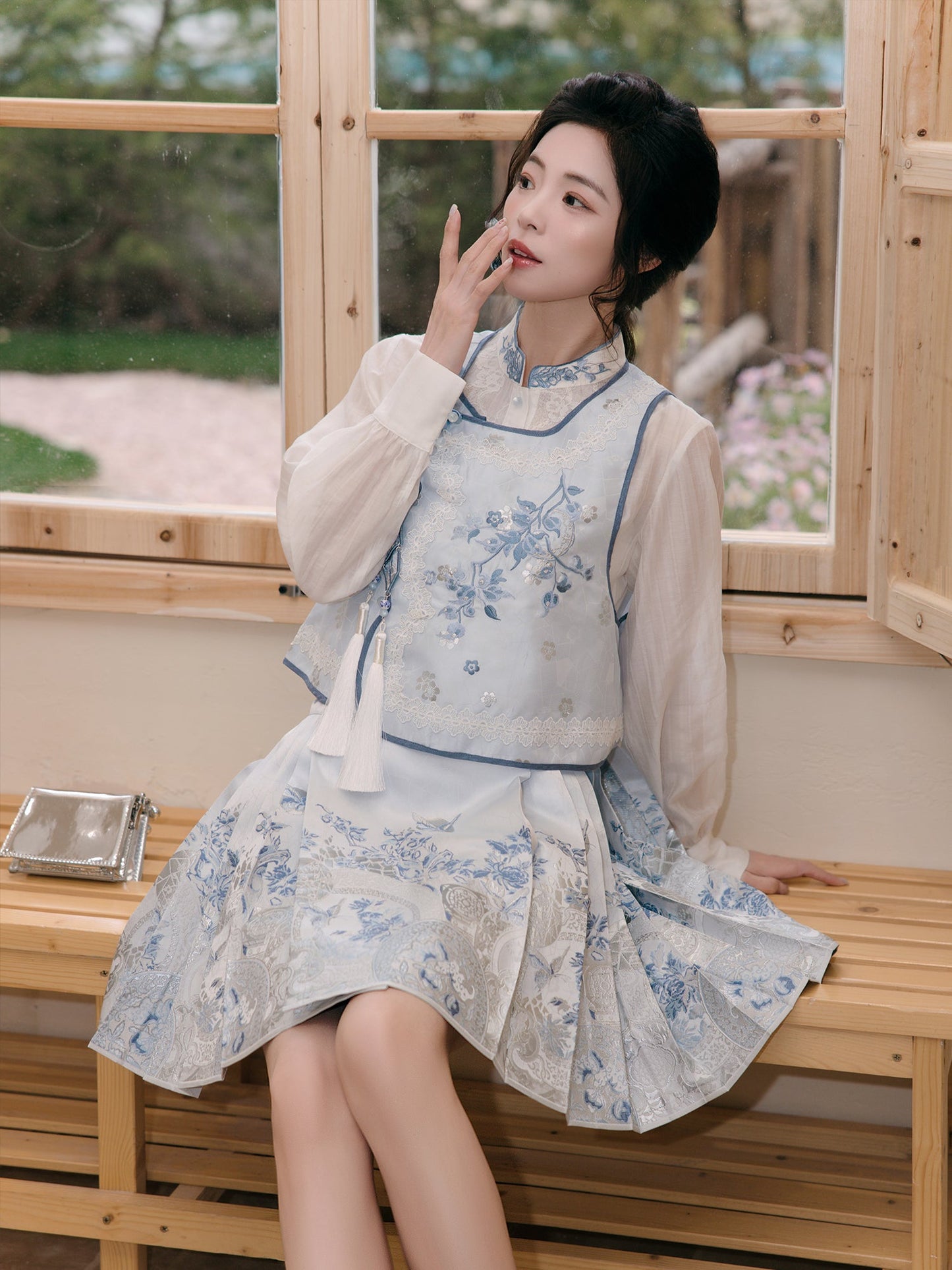 Celadon Flying Flowers 青瓷飞花 - Ming Dynasty Modern Hanfu and Mamianqun (Preorder)