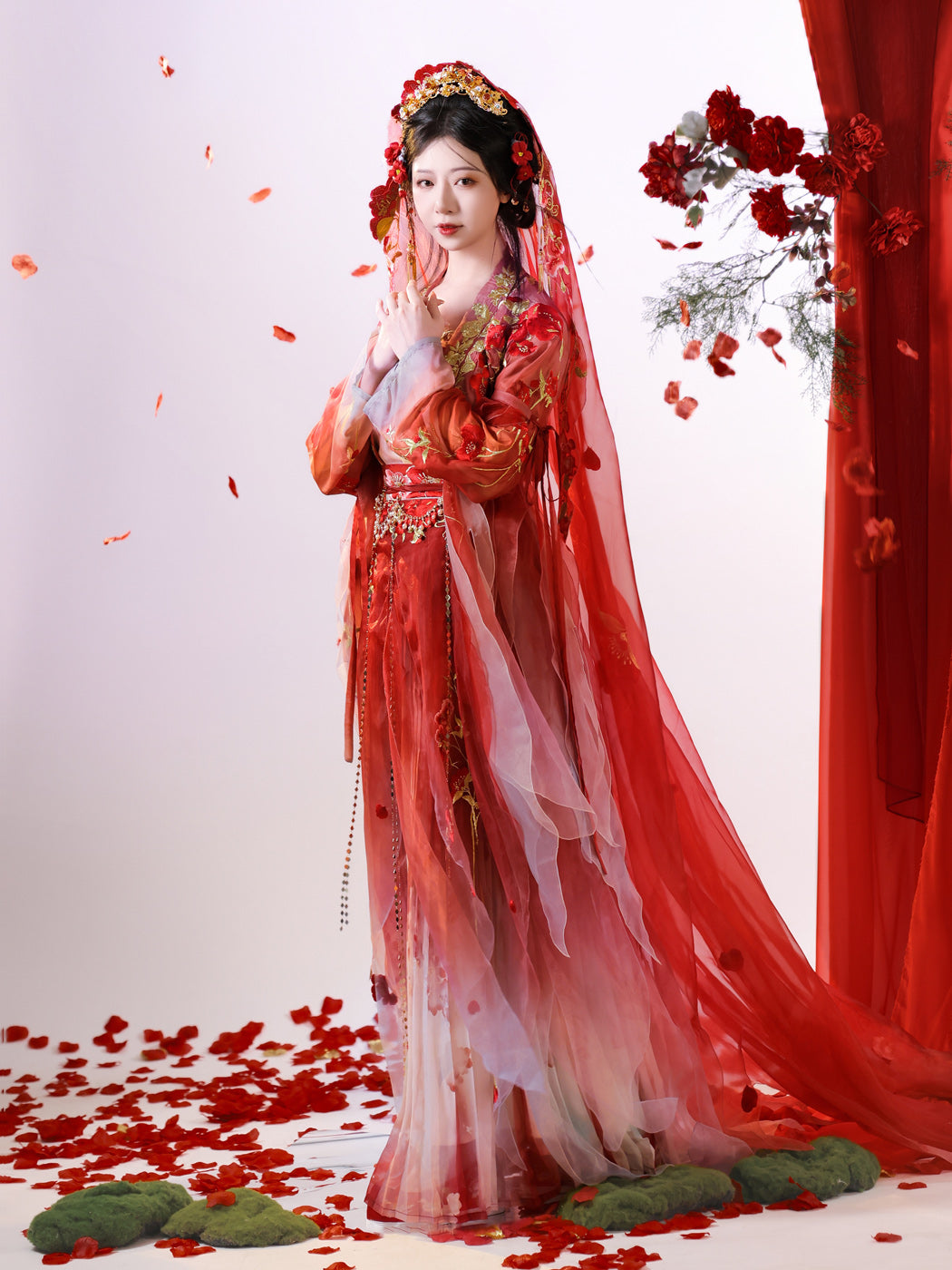 The Song Dynasty Wedding, Bridal Gown, Camellia Petals 山茶花事 (Preorder)