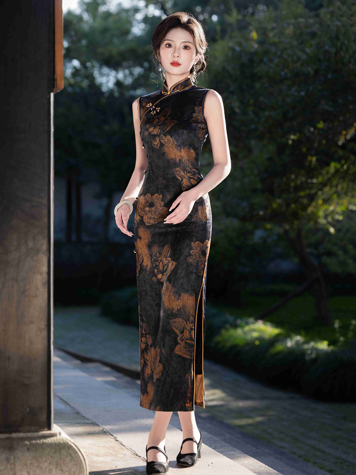Copper Flowers - Sleeveless Black Satin Long Cheongsam