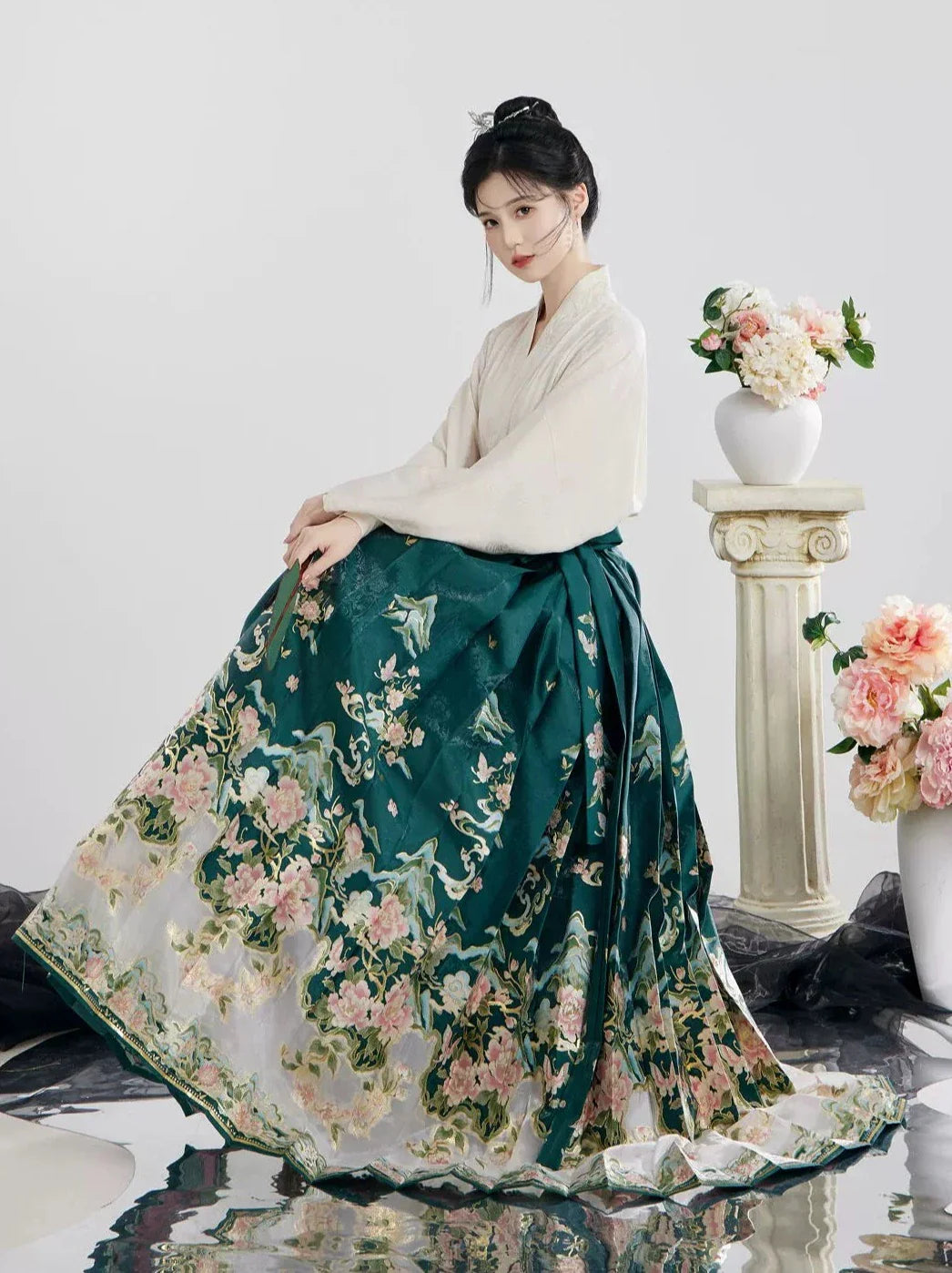 Ming Dynasty Modern Hanfu, Mamianqun, Butterfly Valley 江山花蝶