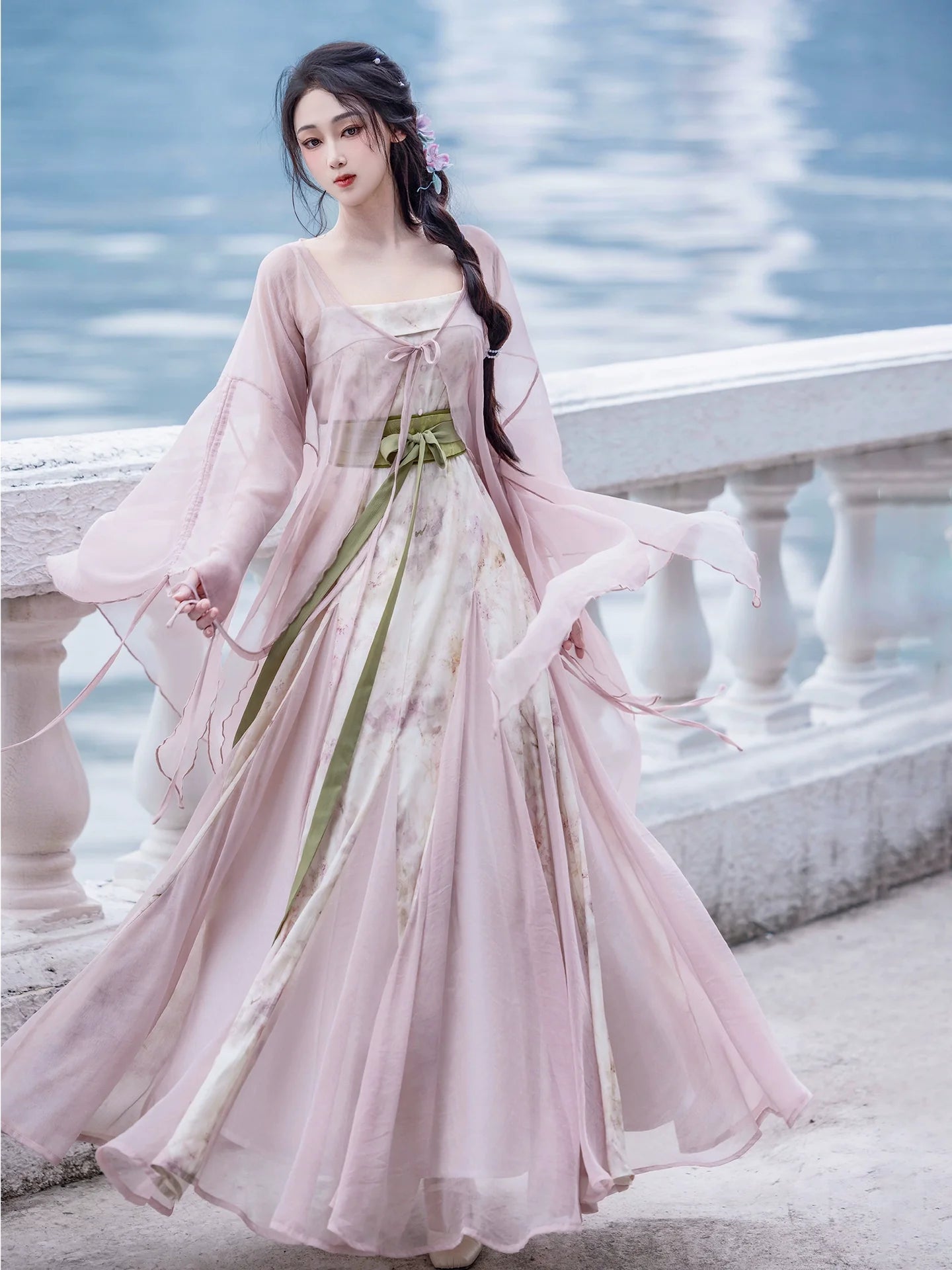 Dreamlike 如梦 - Modern Tang Dynasty Hanfu Outfit (Preorder)