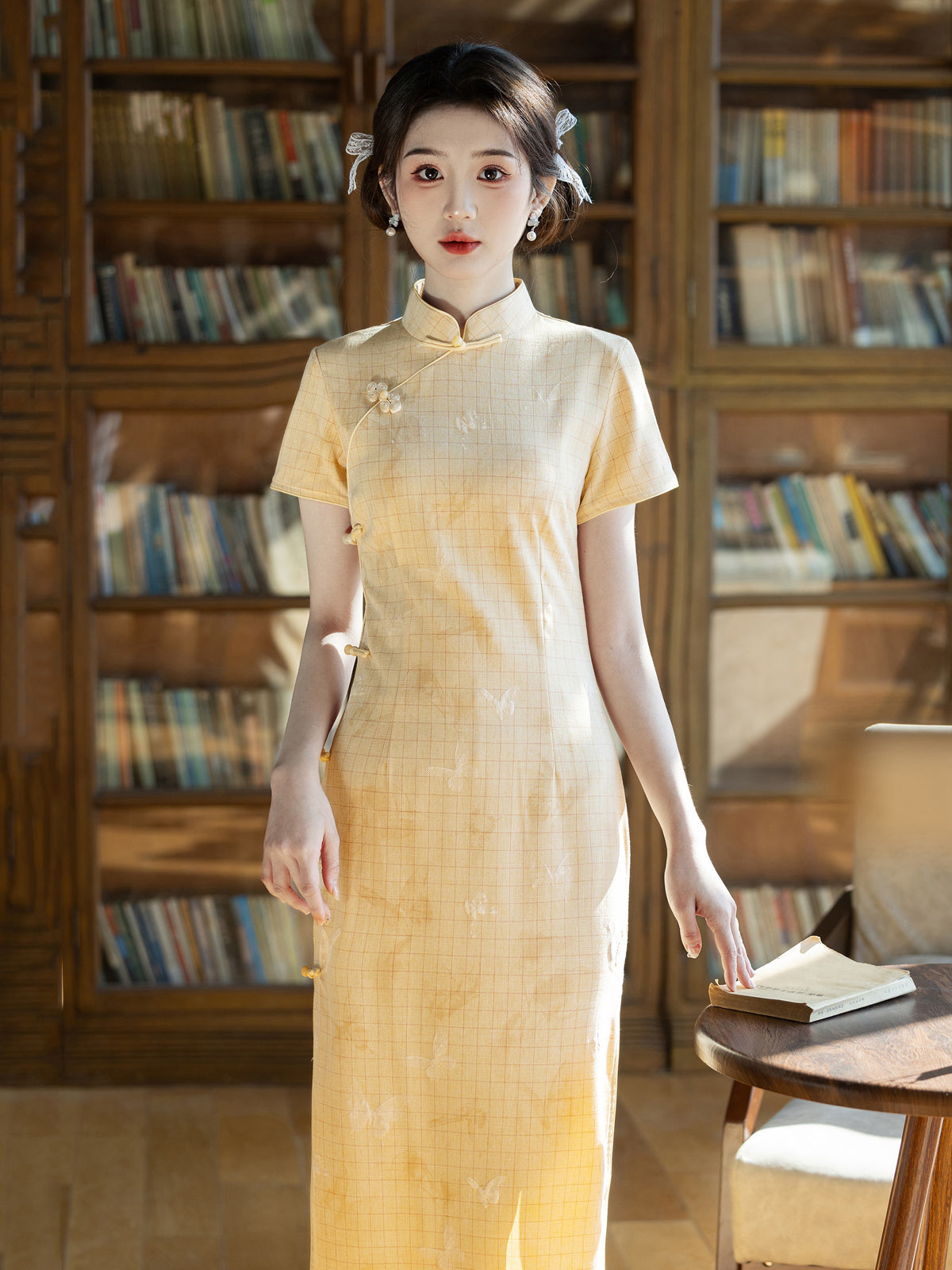 Book Aroma 书香气 - Short Sleeve Yellow Midi Cheongsam