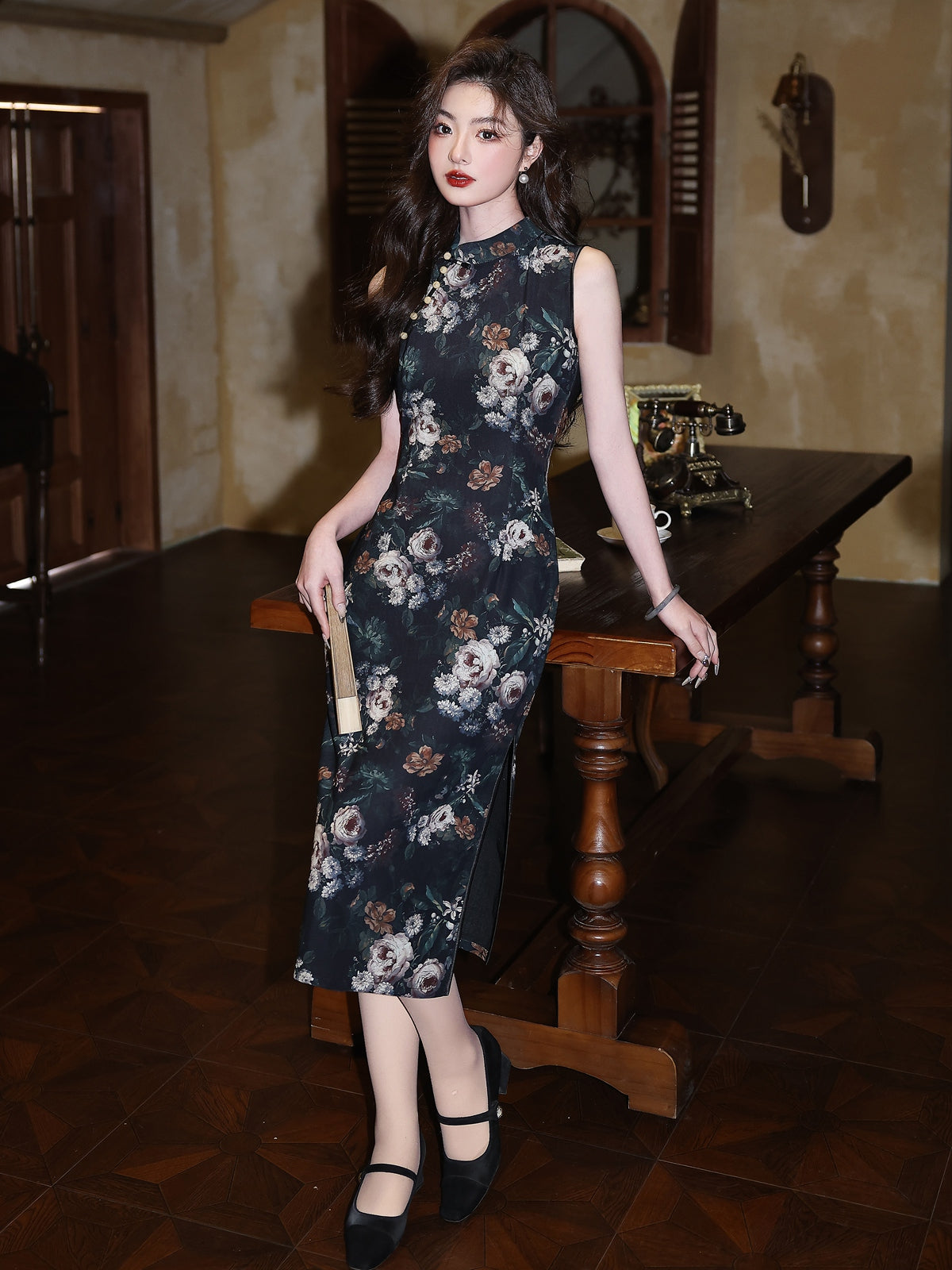 Bright Fleurs 黛色锦簇 - Sleeveless Vintage Floral Black Cheongsam