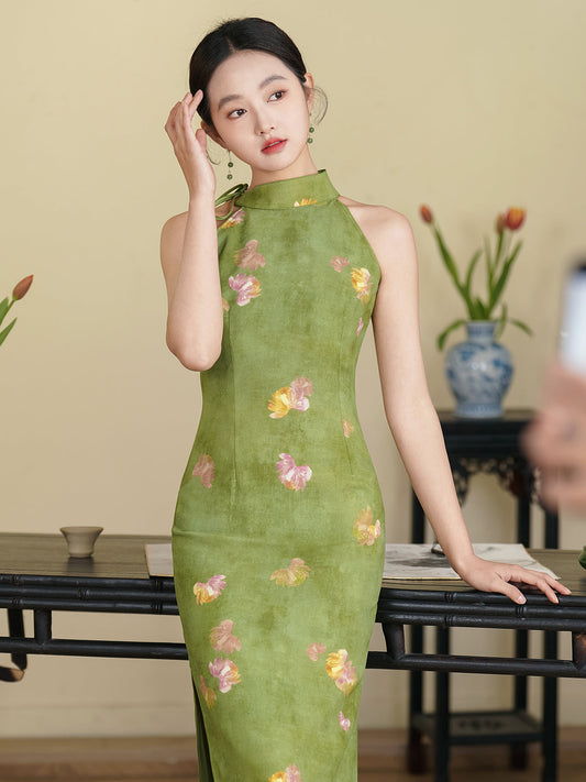 Biyu 碧玉流光 - Halter Neck Green Midi Cheongsam