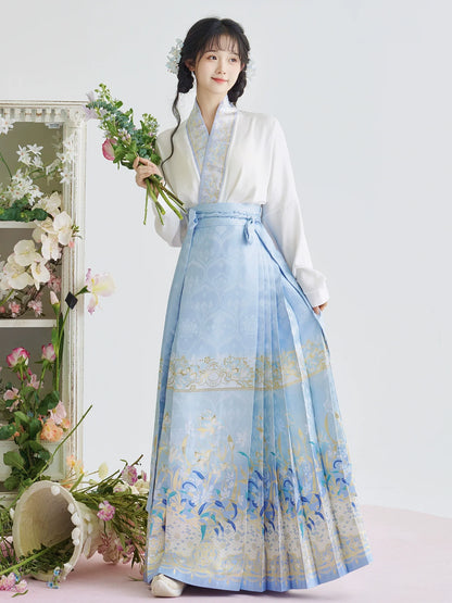 Ming Dynasty x Modern Hanfu: 鸢尾 Fleur-de-lis