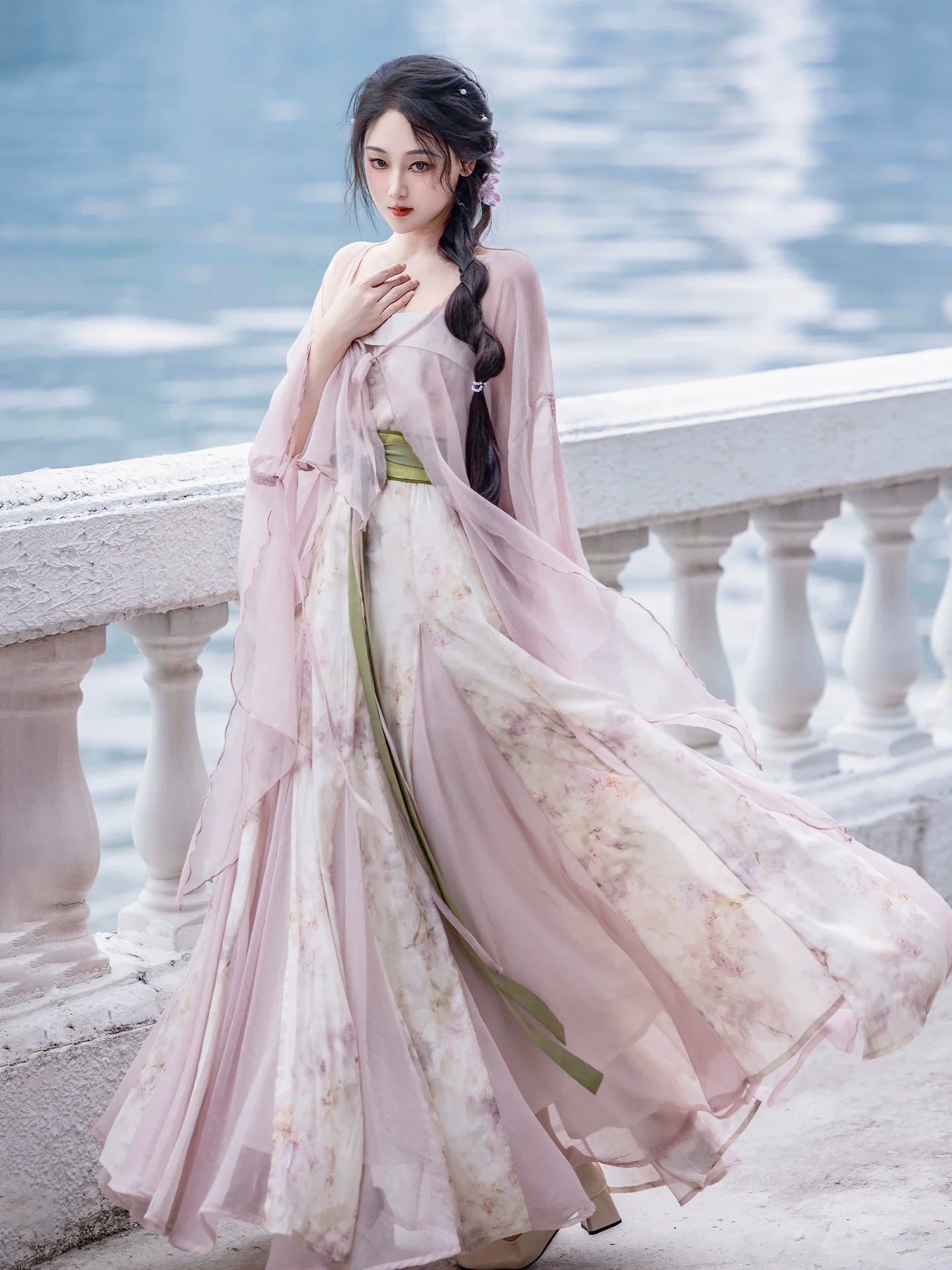 Dreamlike 如梦 - Modern Tang Dynasty Hanfu Outfit (Preorder)