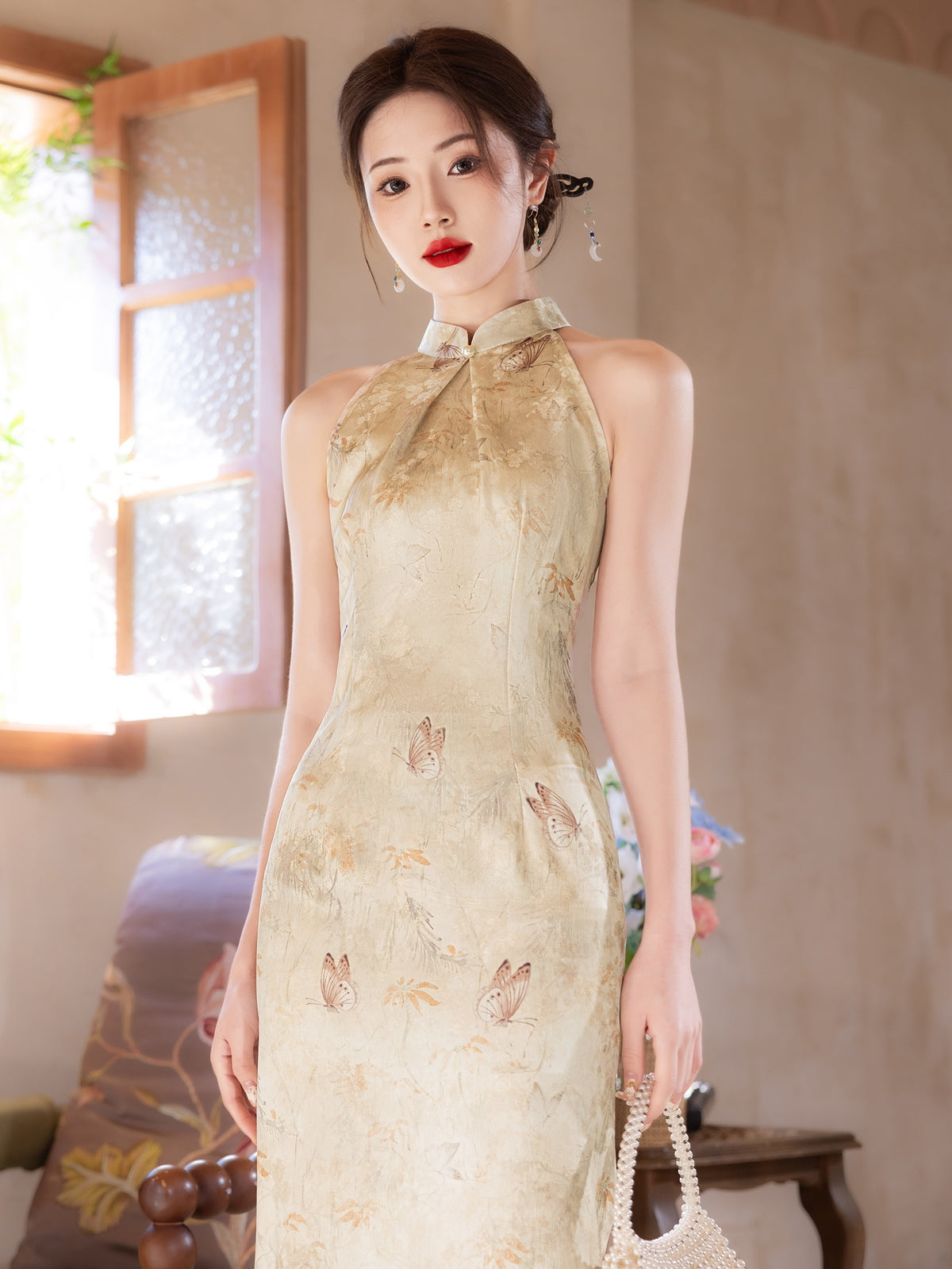 Warm Winds 暖黄雅风 - Halter Neck Satin Long Cheongsam