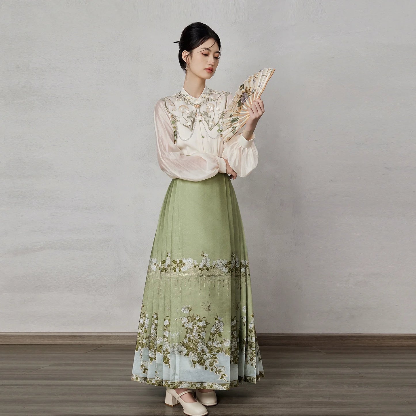 Ming Dynasty Modern Hanfu, Mamianqun, Pear Blossom Song 梨花颂 (Preorder)