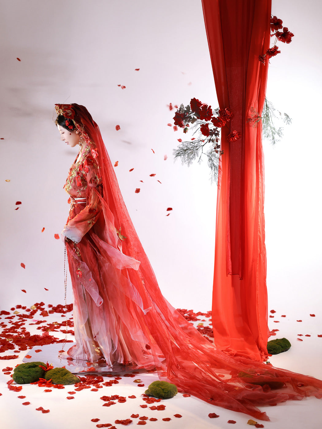 The Song Dynasty Wedding, Bridal Gown, Camellia Petals 山茶花事 (Preorder)