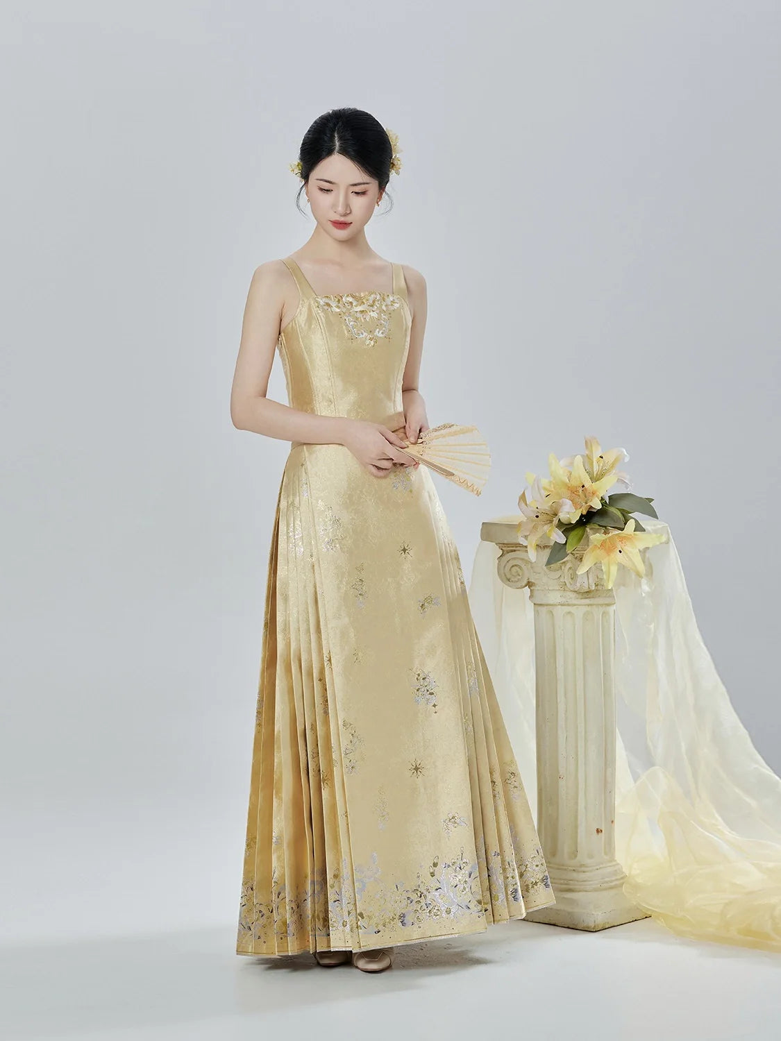 Thousand Golden Lily 千金百合 - Modern Ming Dynasty Bustier, Mamianqun Hanfu Outfit (Preorder)
