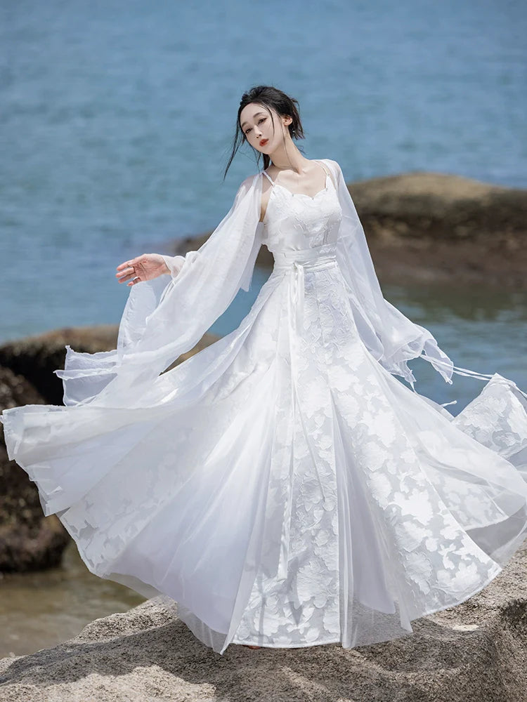 Song Dynasty x Modern Hanfu: Weaving Moon 皎月 (Preorder)