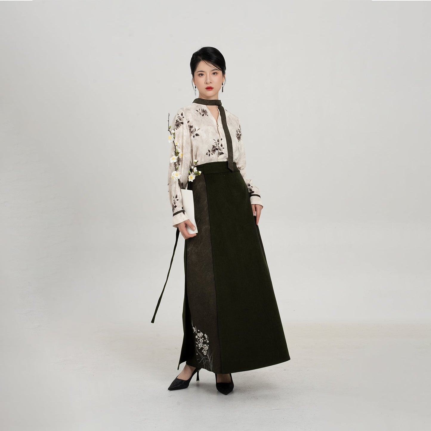 Fumei 赋梅 - V Neck New Chinese Style Song Dynasty Hanfu (Preorder)