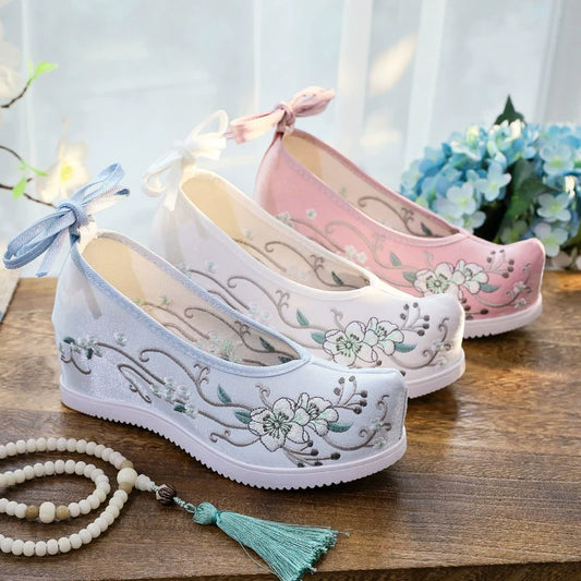 Maria - Embroidered Chinese Hanfu Shoes