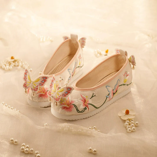 Butterfly Notes – Embroidered Chinese Hanfu Shoes
