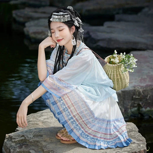 Ming Dynasty x Modern Hanfu: Misty Morning 晨雾 (Preorder)