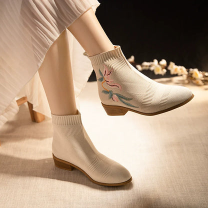 Lotus – Embroidered Chinese Hanfu Boots