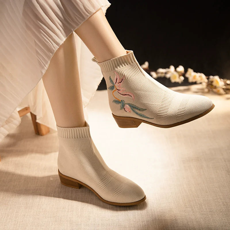 Lotus – Embroidered Chinese Hanfu Boots