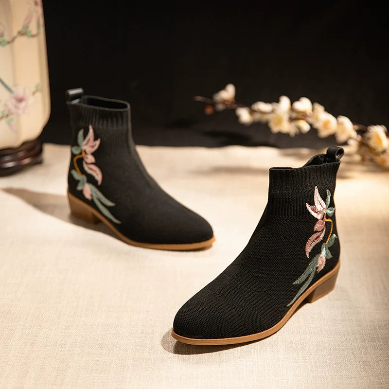 Lotus – Embroidered Chinese Hanfu Boots
