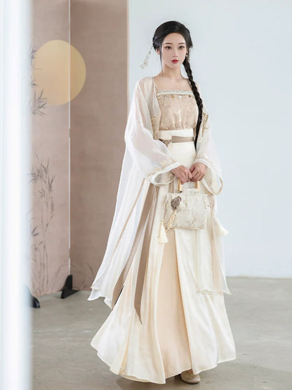 Song Dynasty x Modern Hanfu: Clouds and Moon 云间月 (Preorder)