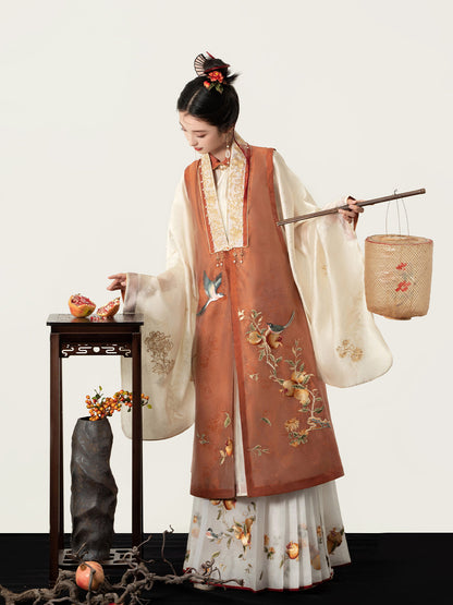 Sparrow 榴雀梢 - Silk Jacquard Bijia & Mamianqun Ming Dynasty Hanfu Set (Preorder)