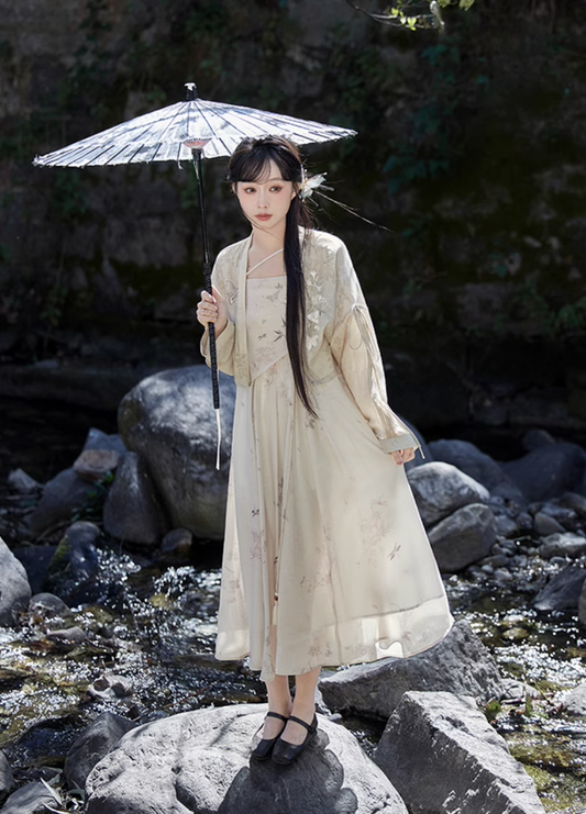 Tang Dynasty x Modern Hanfu: Flower Paper 花笺 (Preorder)